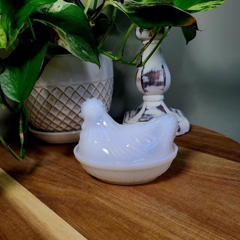 Vintage Milk Glass Hen On Nest